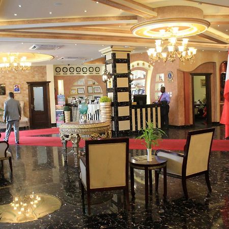 Boulevard Palace Hotel Monrovia Bagian luar foto