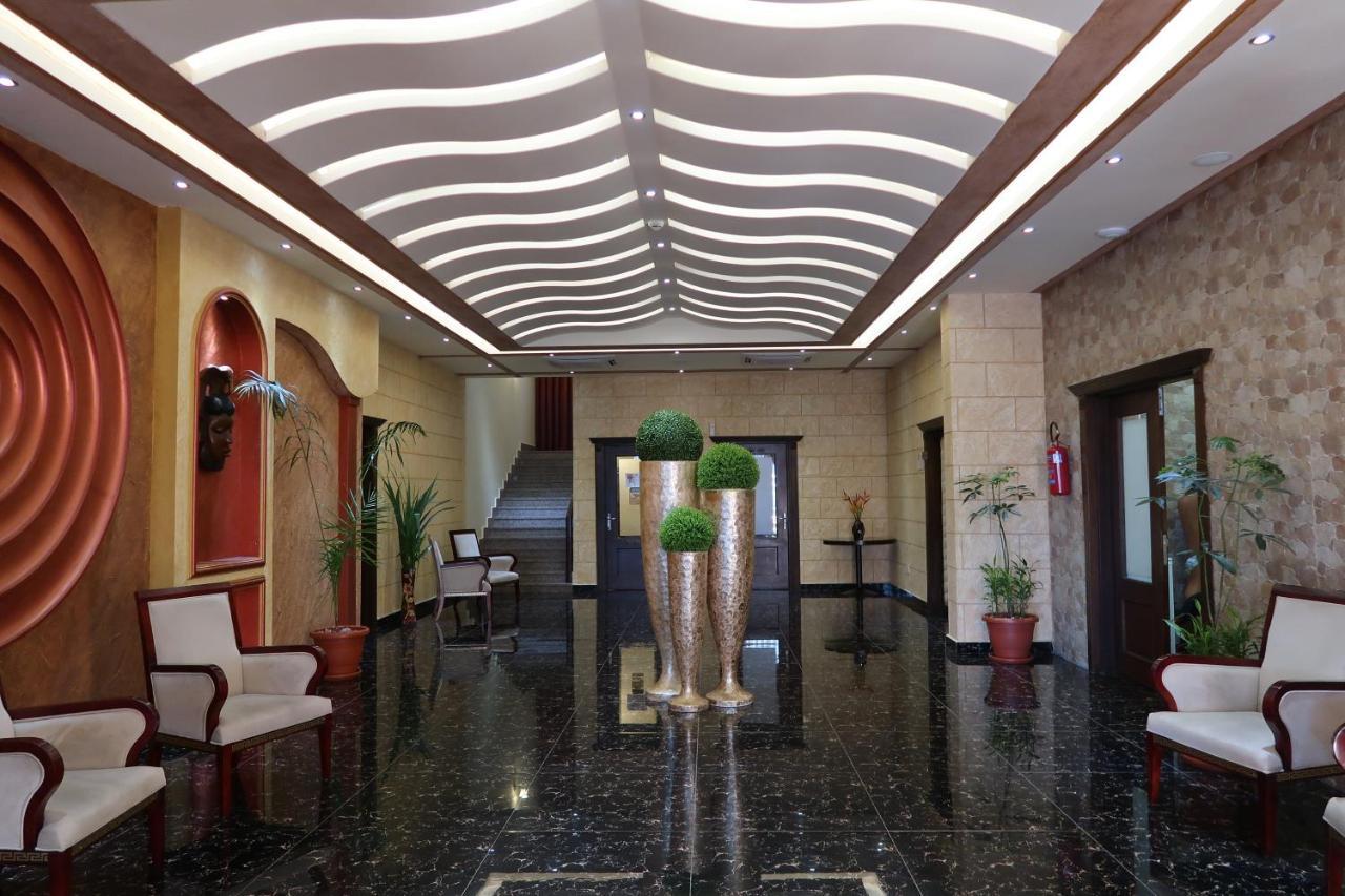 Boulevard Palace Hotel Monrovia Bagian luar foto