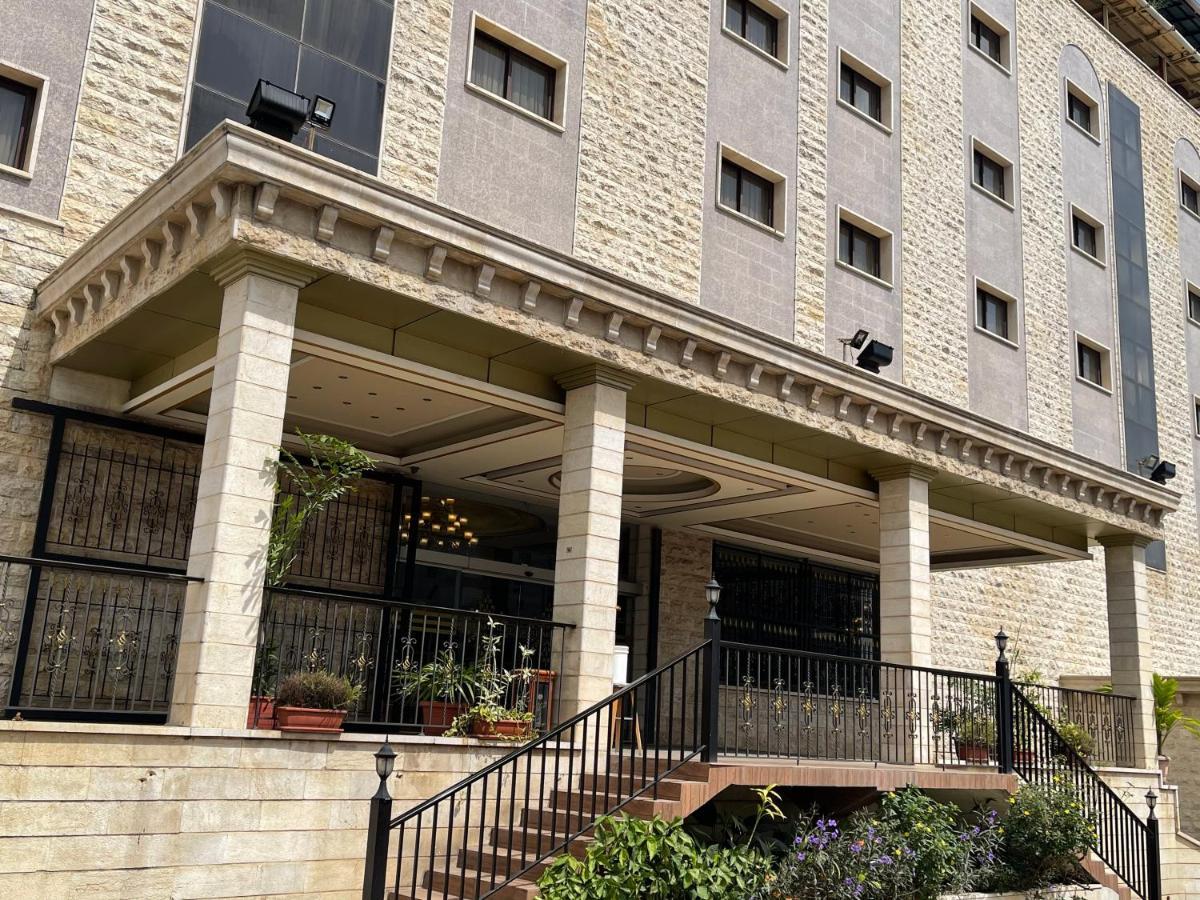 Boulevard Palace Hotel Monrovia Bagian luar foto