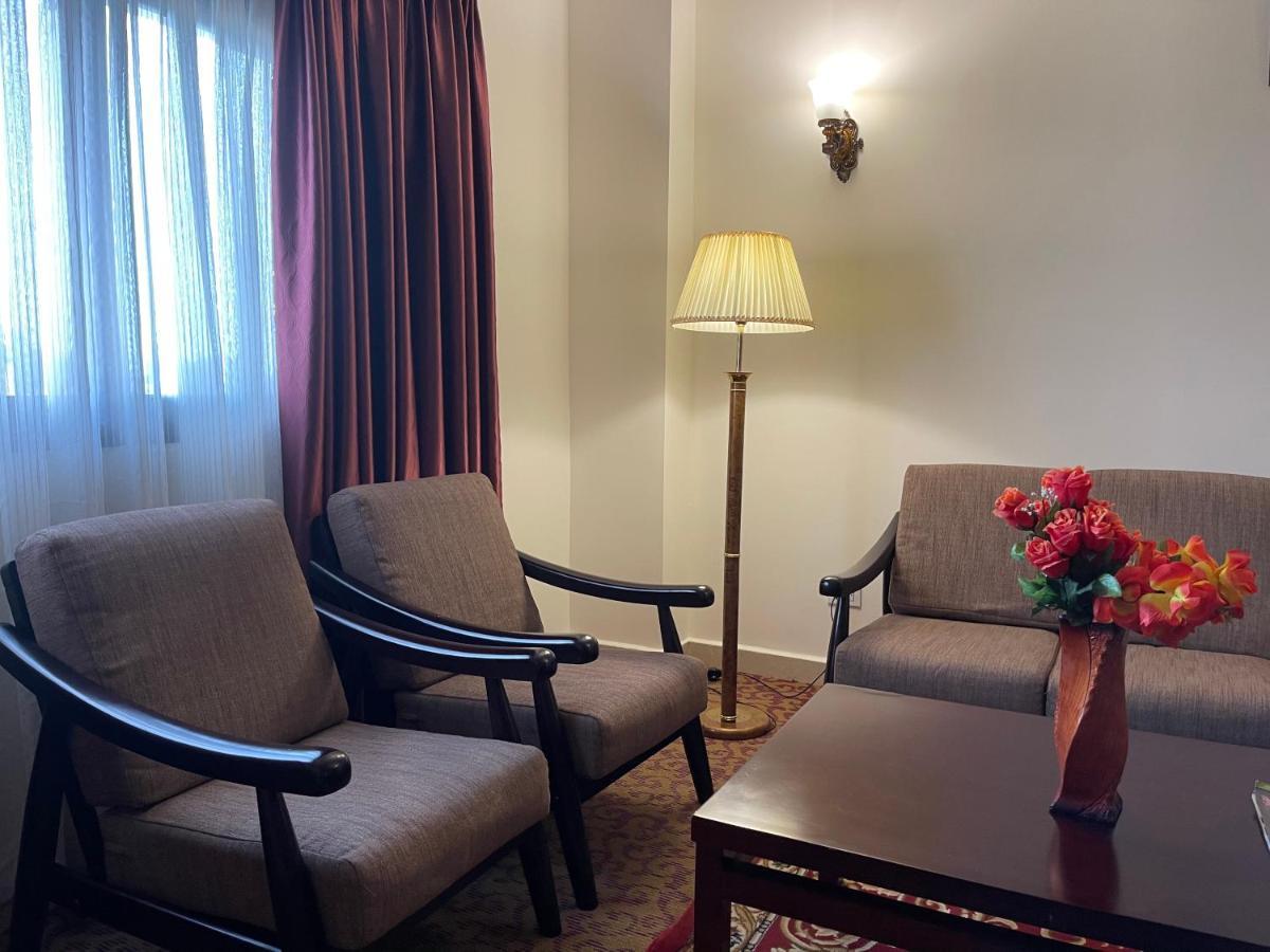 Boulevard Palace Hotel Monrovia Bagian luar foto