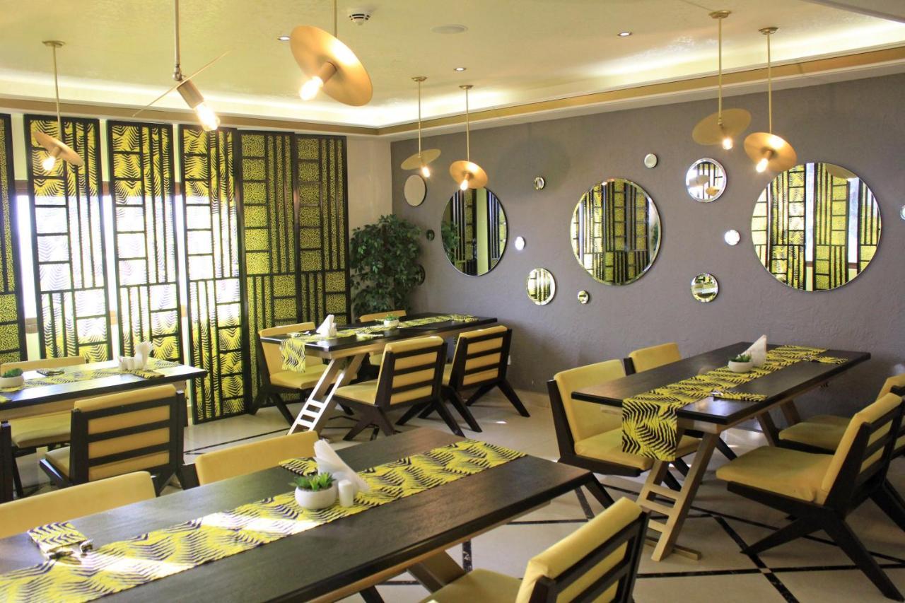 Boulevard Palace Hotel Monrovia Bagian luar foto