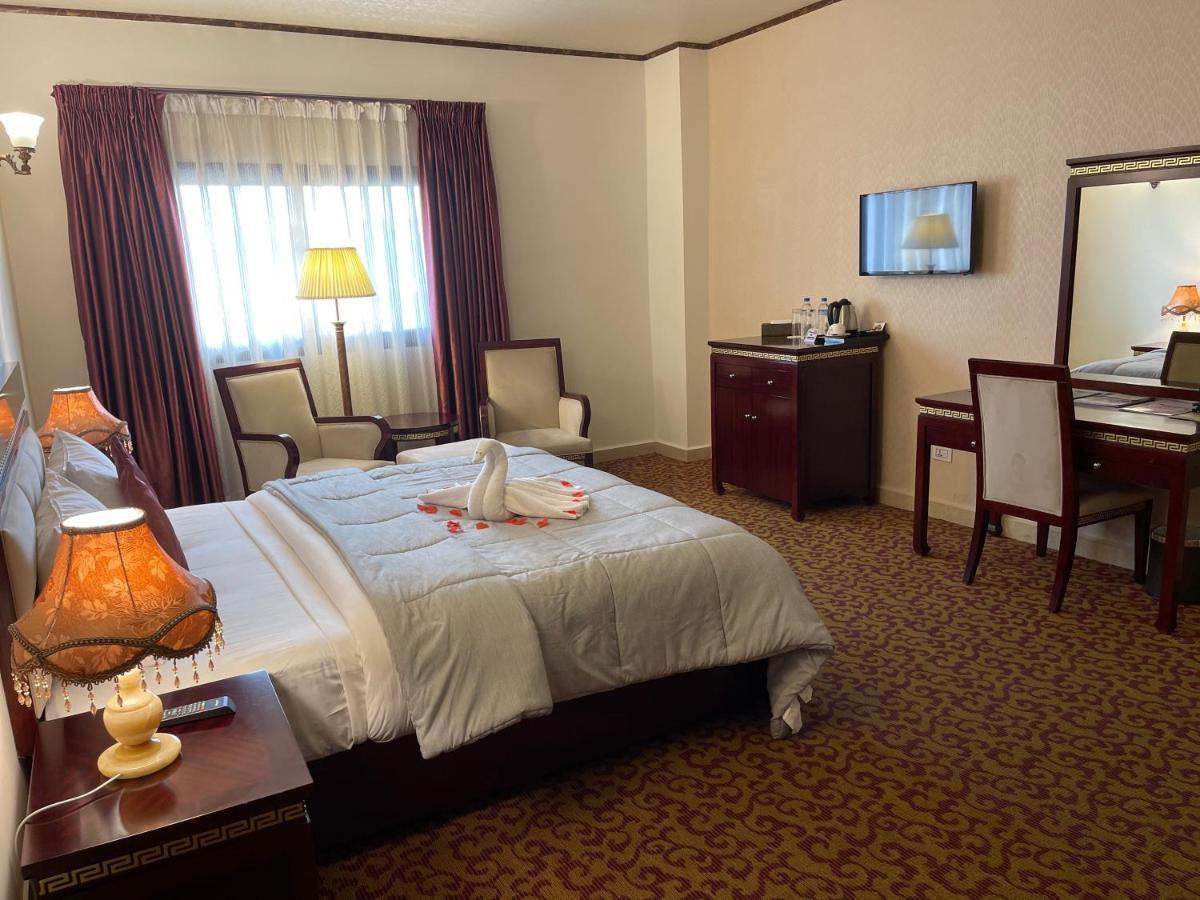Boulevard Palace Hotel Monrovia Bagian luar foto