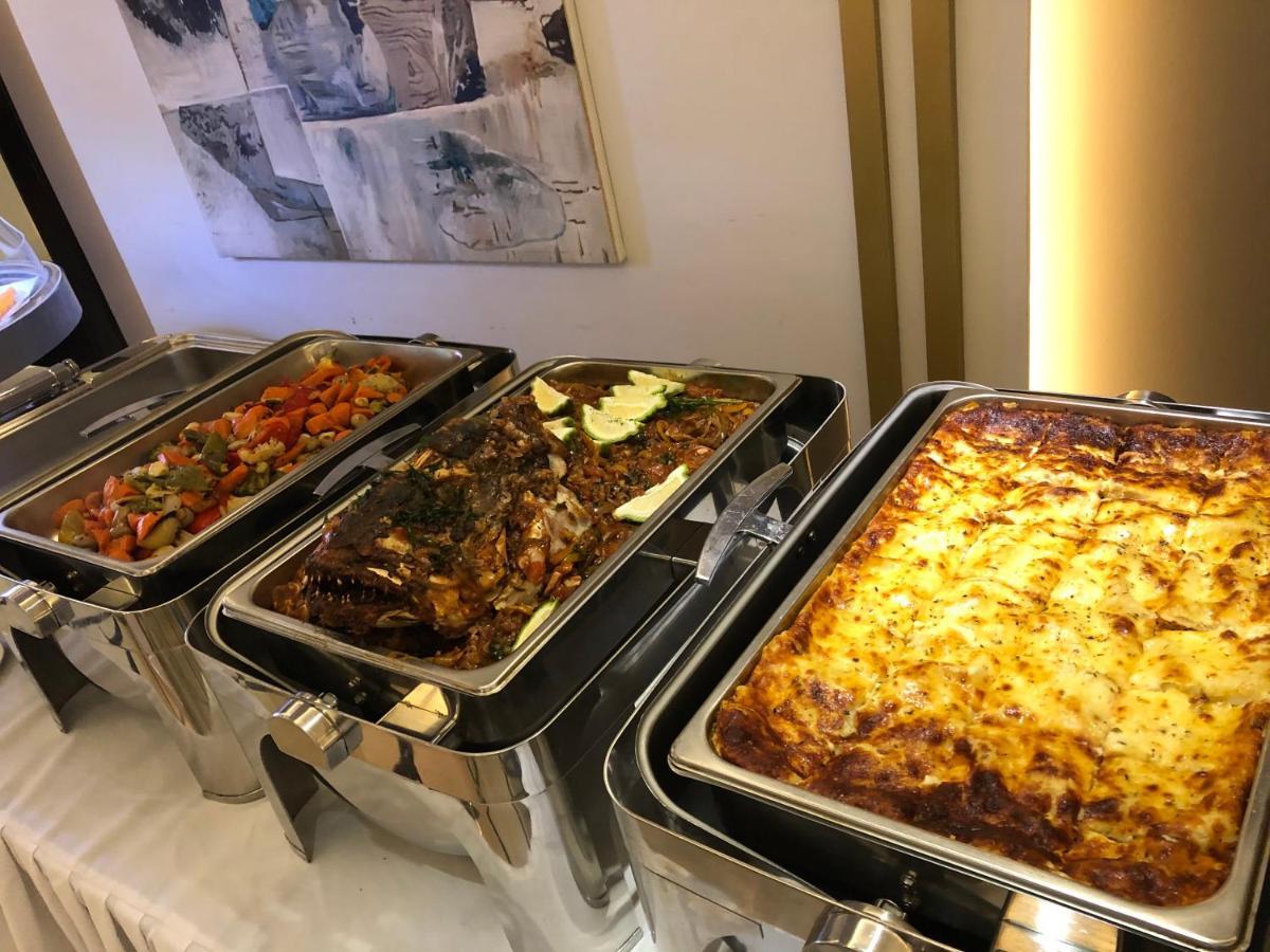 Boulevard Palace Hotel Monrovia Bagian luar foto