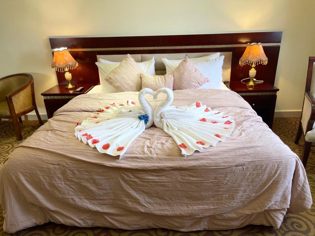 Boulevard Palace Hotel Monrovia Bagian luar foto