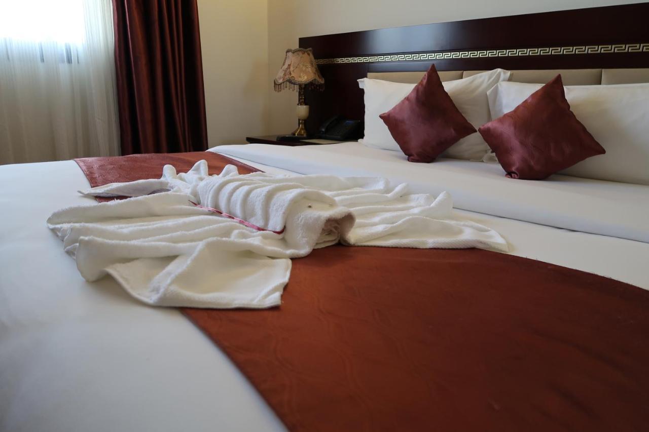 Boulevard Palace Hotel Monrovia Bagian luar foto