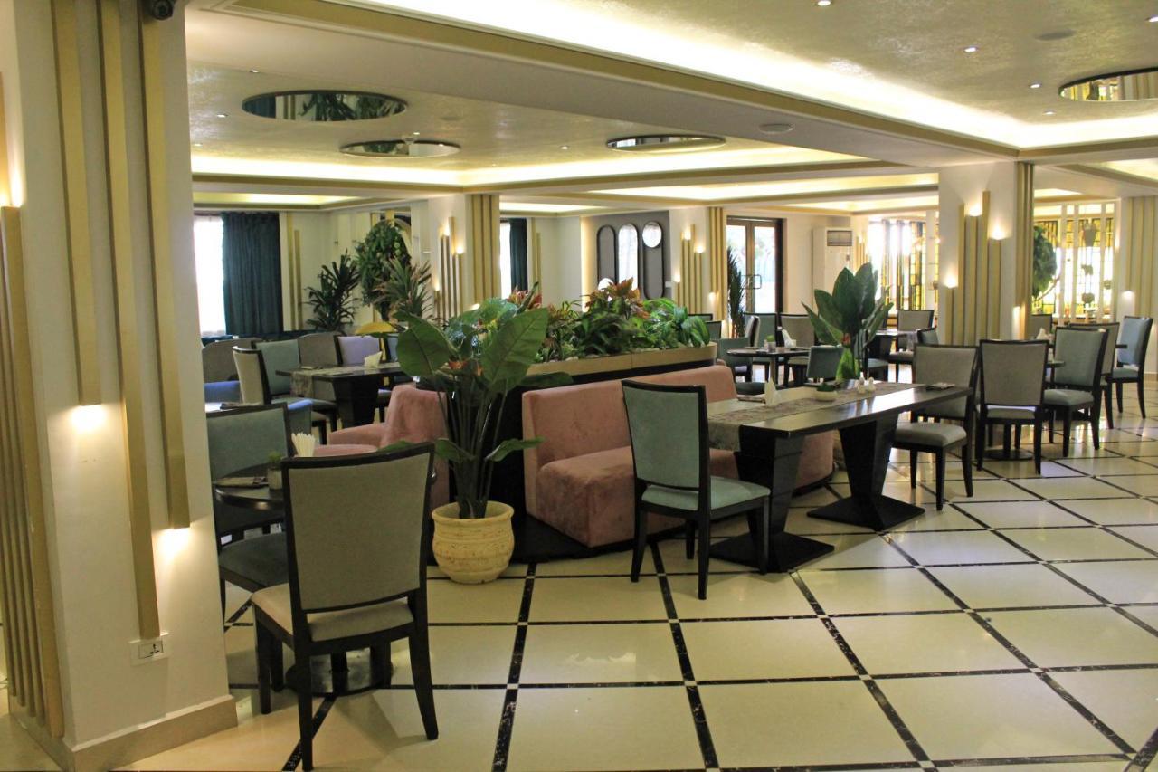 Boulevard Palace Hotel Monrovia Bagian luar foto