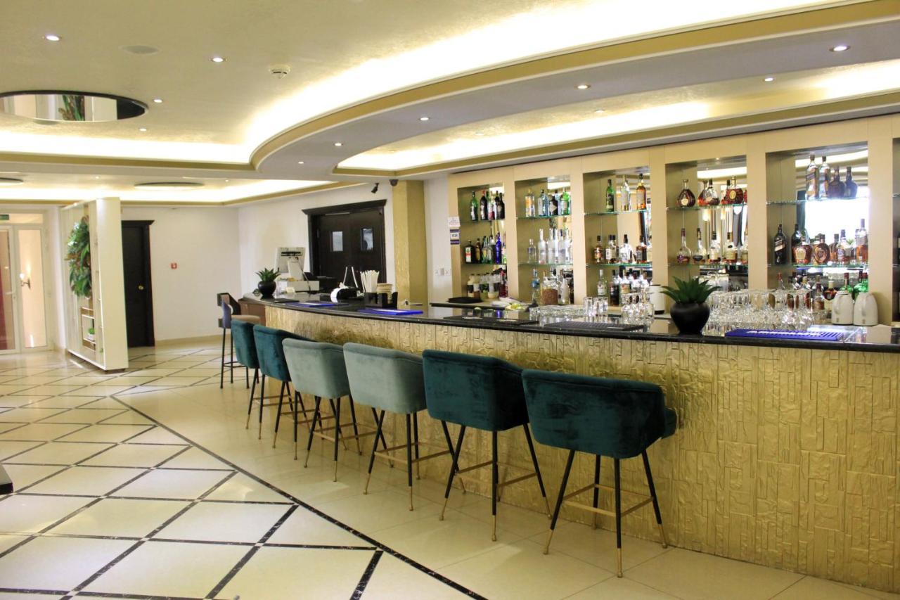 Boulevard Palace Hotel Monrovia Bagian luar foto