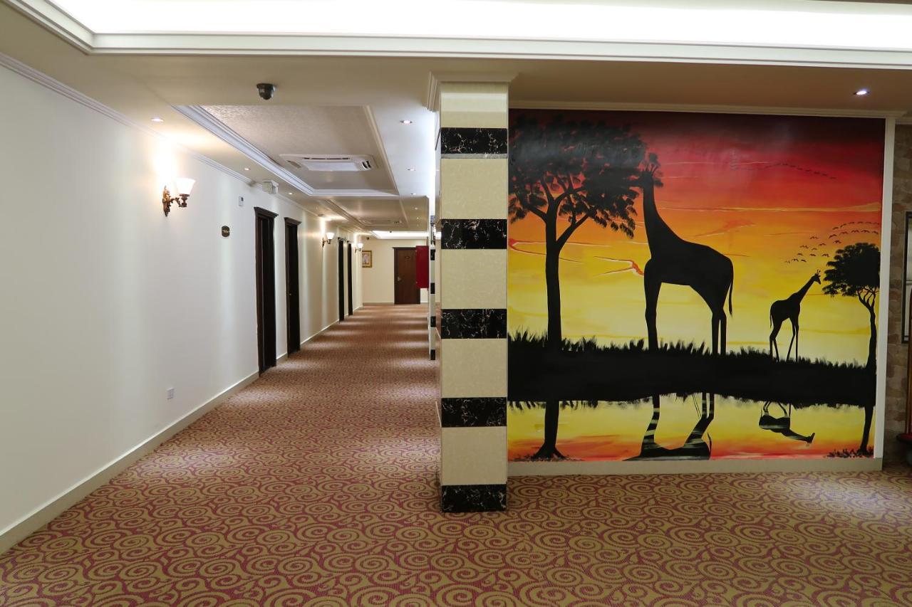 Boulevard Palace Hotel Monrovia Bagian luar foto