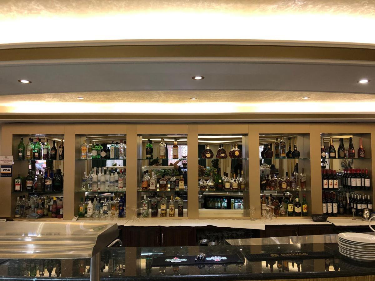Boulevard Palace Hotel Monrovia Bagian luar foto