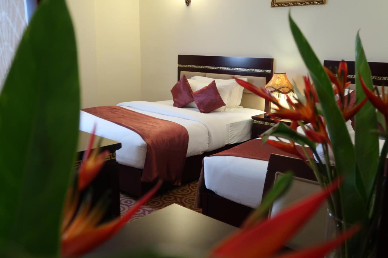 Boulevard Palace Hotel Monrovia Bagian luar foto