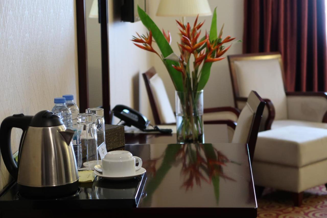 Boulevard Palace Hotel Monrovia Bagian luar foto