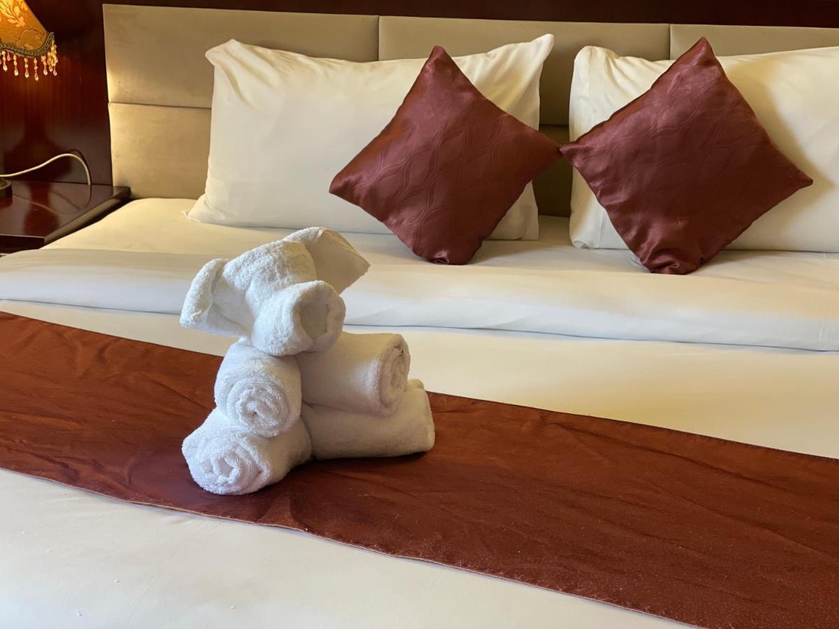 Boulevard Palace Hotel Monrovia Bagian luar foto