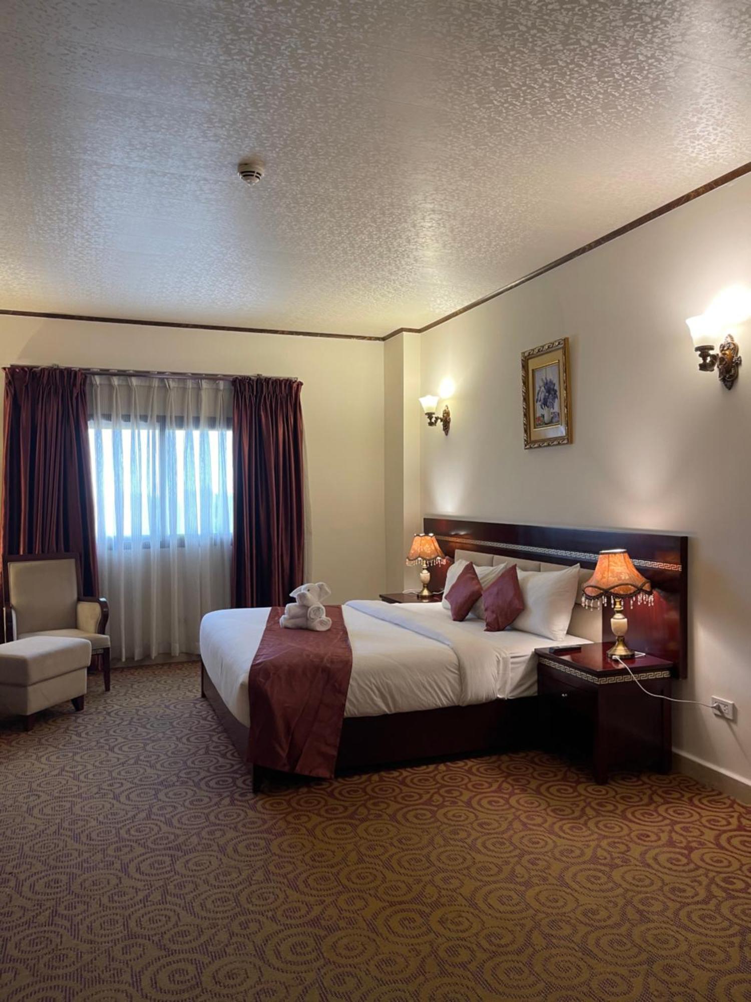 Boulevard Palace Hotel Monrovia Bagian luar foto