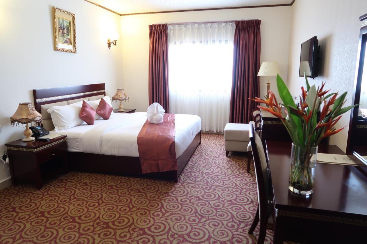 Boulevard Palace Hotel Monrovia Bagian luar foto