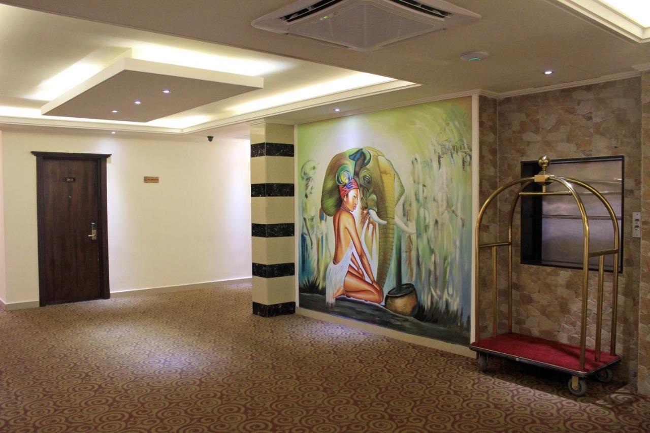 Boulevard Palace Hotel Monrovia Bagian luar foto
