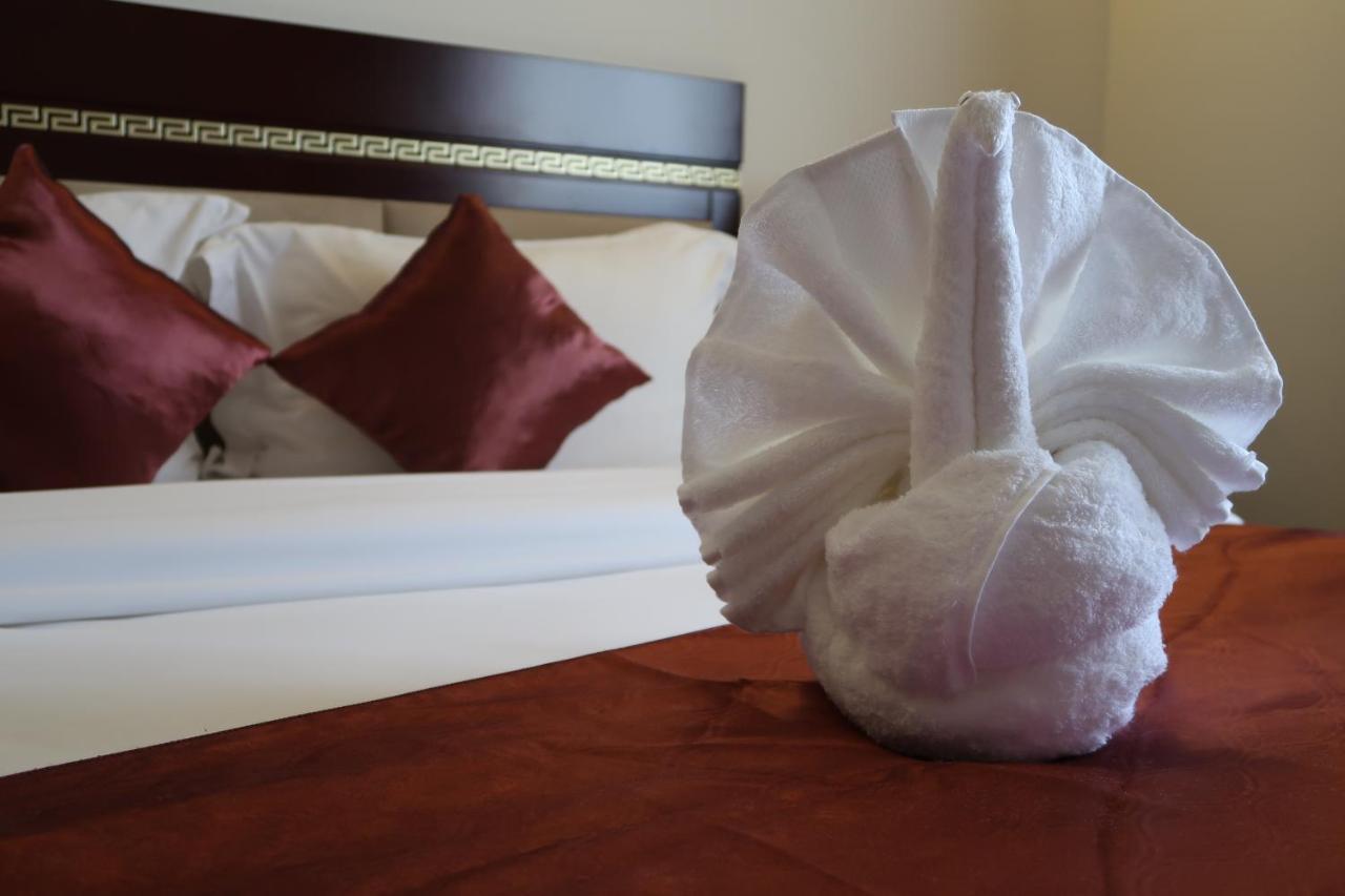 Boulevard Palace Hotel Monrovia Bagian luar foto