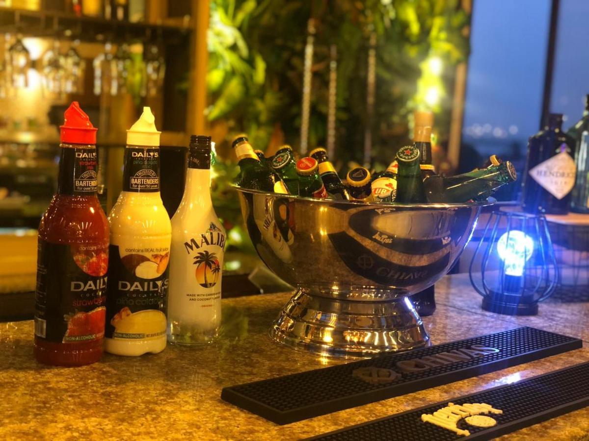 Boulevard Palace Hotel Monrovia Bagian luar foto