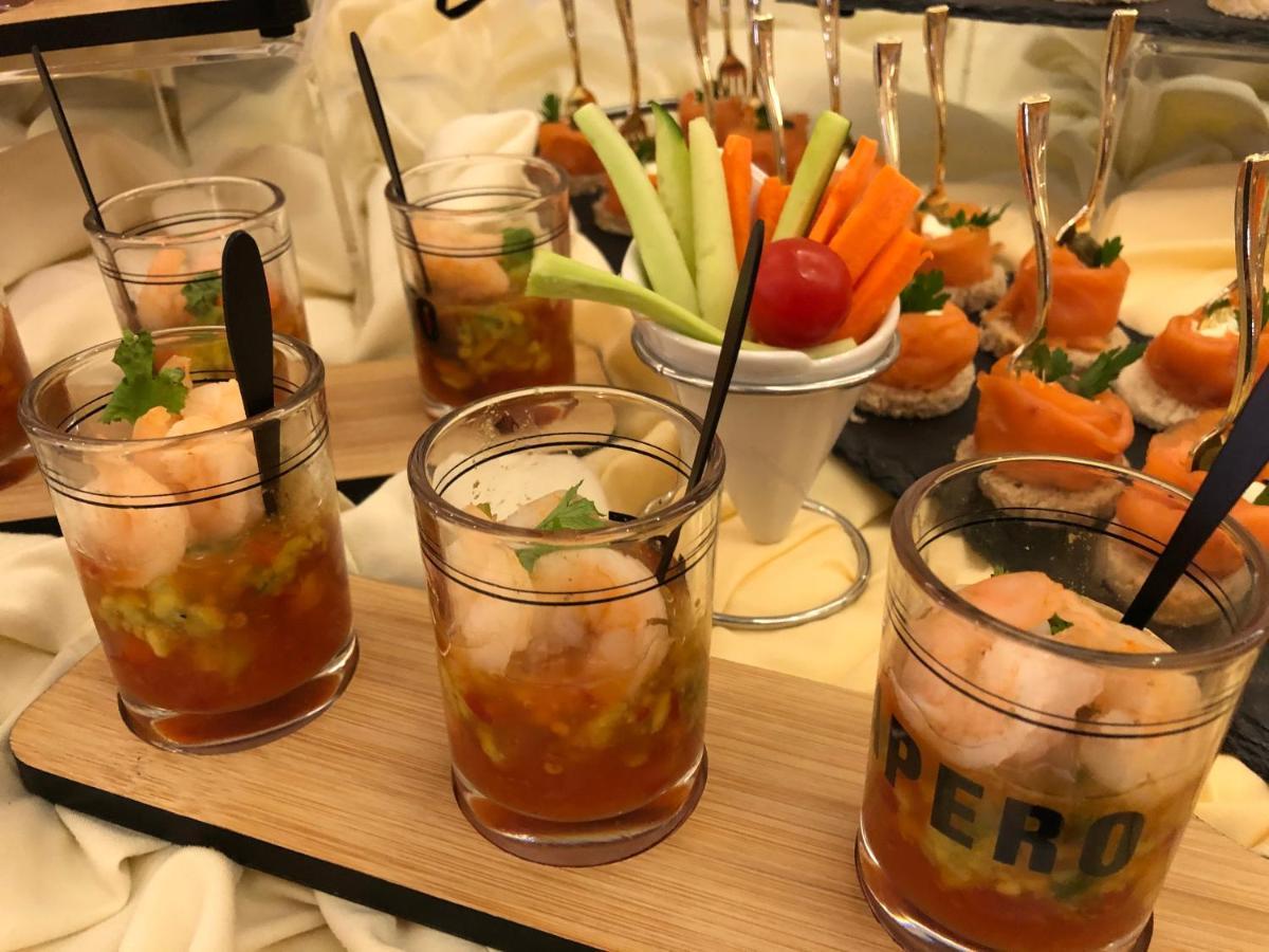 Boulevard Palace Hotel Monrovia Bagian luar foto