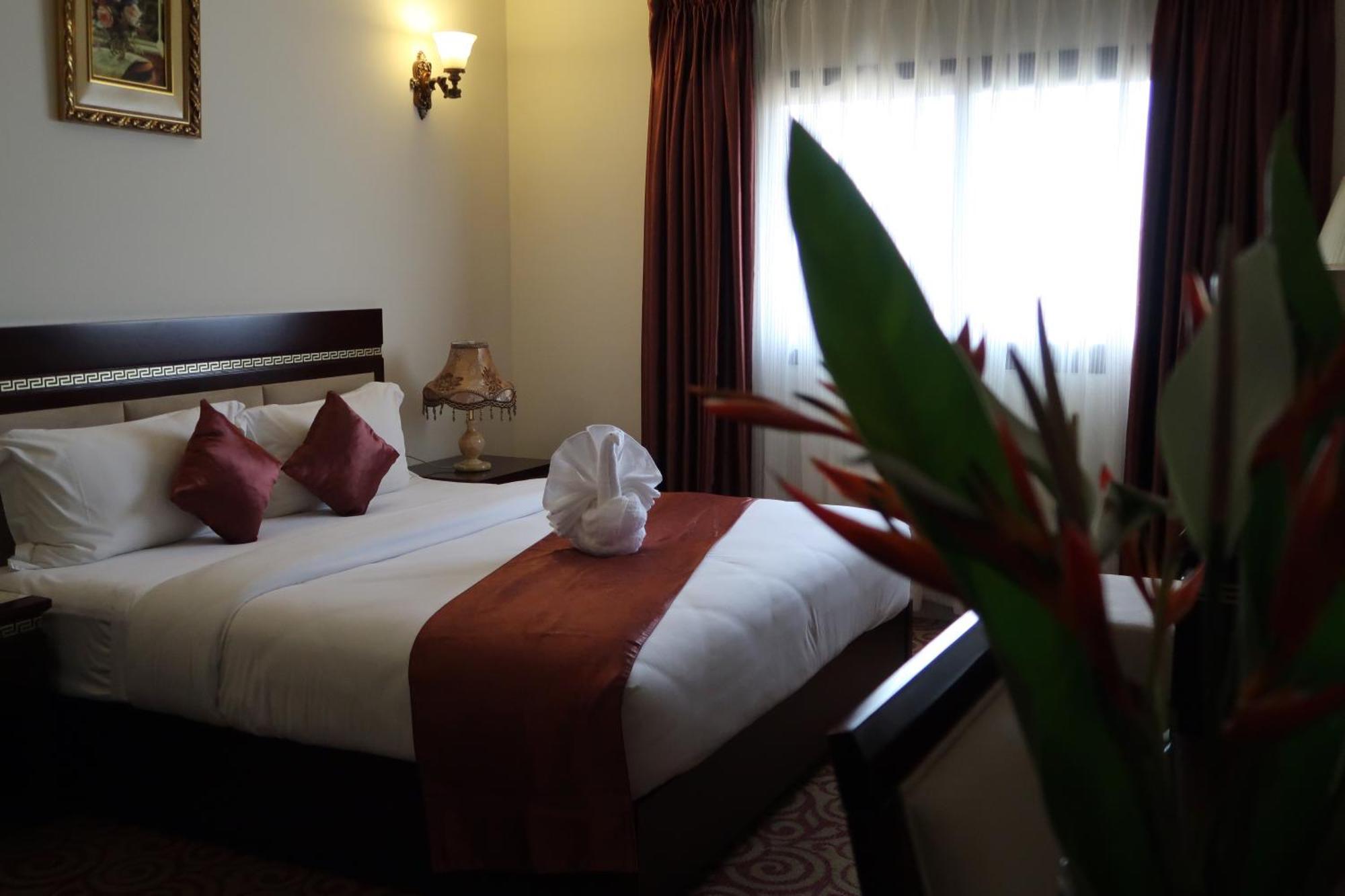 Boulevard Palace Hotel Monrovia Bagian luar foto
