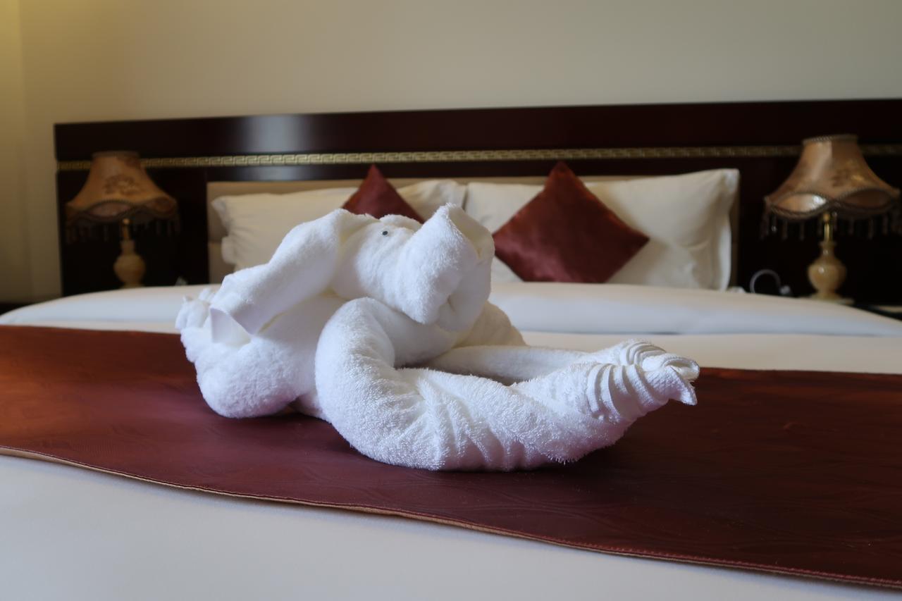 Boulevard Palace Hotel Monrovia Bagian luar foto